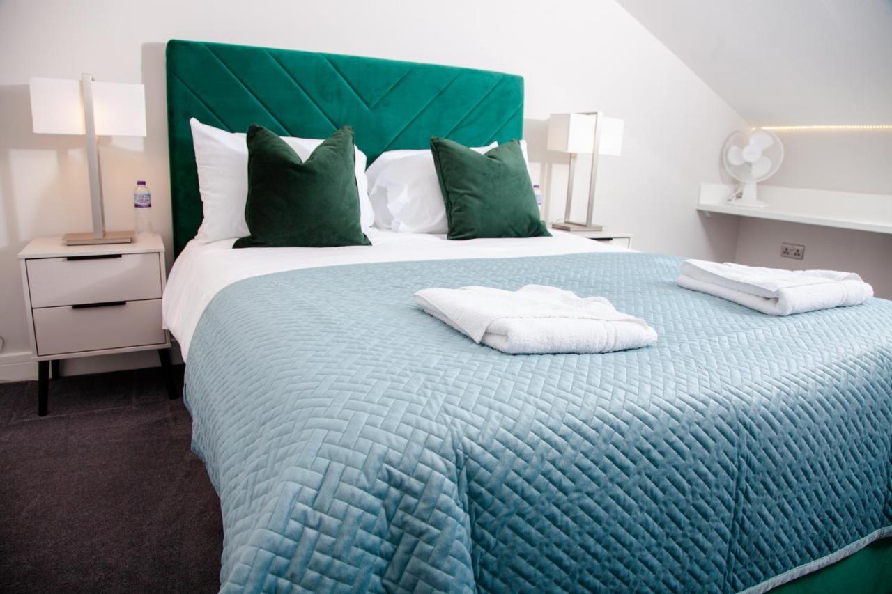 High Life Serviced Apartments - Old Town スウィンドン エクステリア 写真