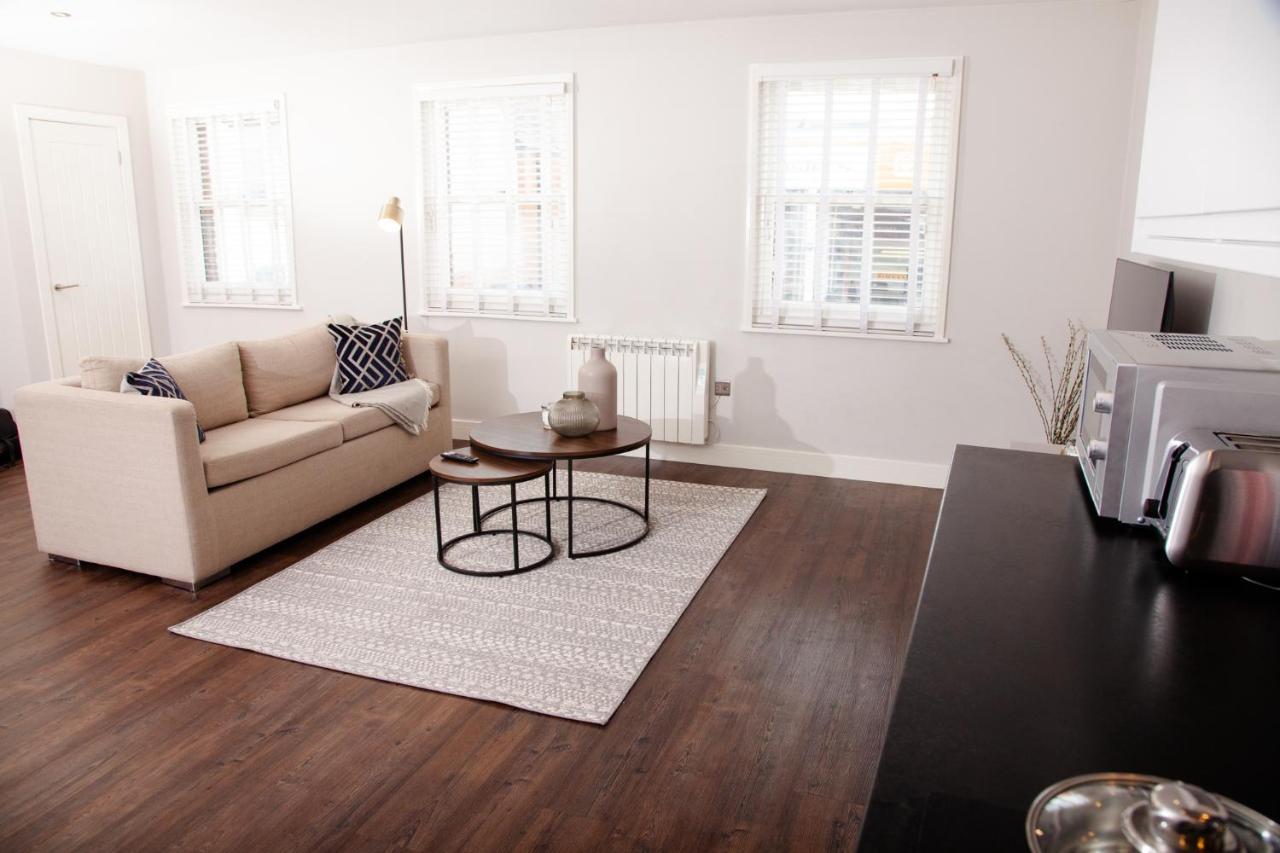 High Life Serviced Apartments - Old Town スウィンドン エクステリア 写真