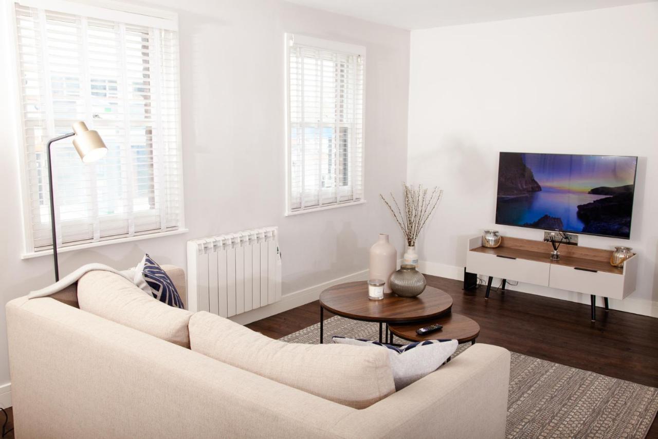 High Life Serviced Apartments - Old Town スウィンドン エクステリア 写真